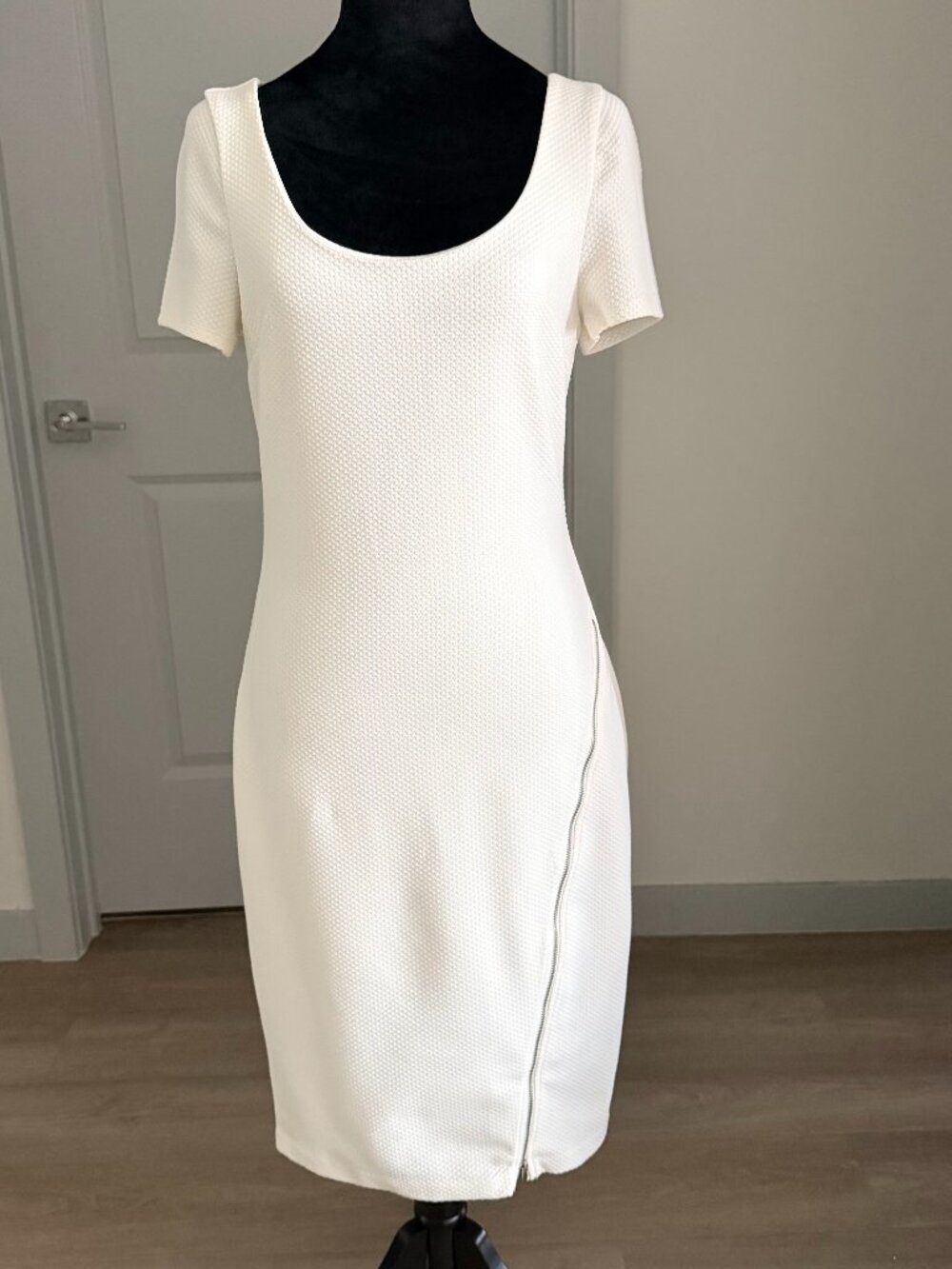 Express Womens Off White Sheath Dress Size S Zipper Detail Retro Career Brunch